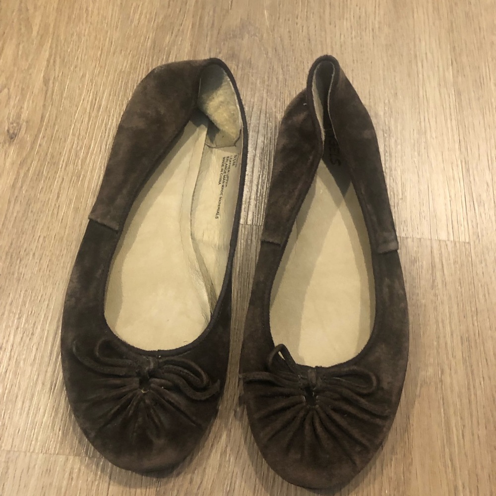 Classic Brown Leather Flats with Pleated Toe